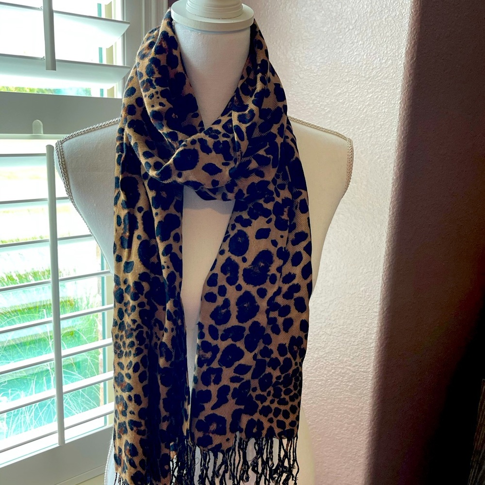 EUC Cheetah Print Scarf